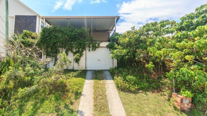 Brisbane entrepreneur Michael Dempsey buys Mermaid Beach cottage