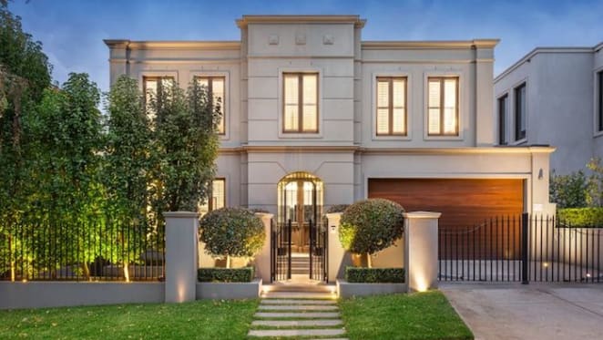Luxury trophy home in Toorak listed for $6 million