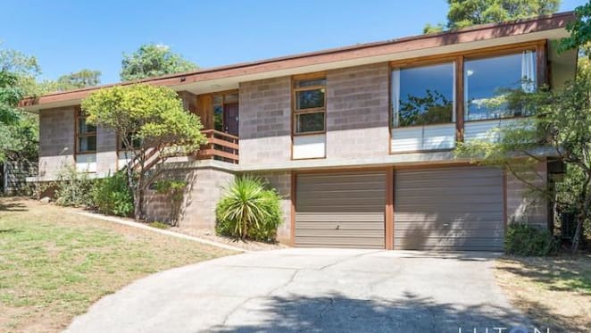 Bushland-surrounded Deakin, Canberra house sold for $1,455,000