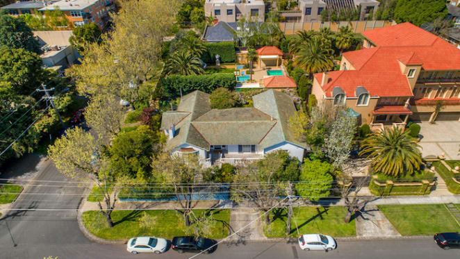 Toorak property sells at record land rate