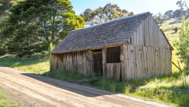 Tea Tree land with 1850 homestead/shed sold for $175,000