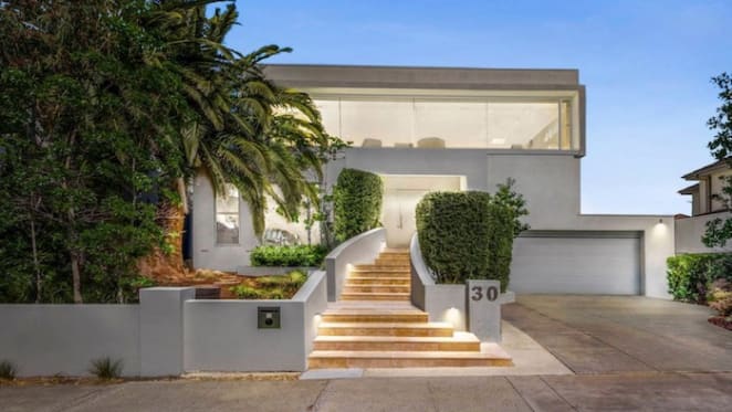 Weekend auction volumes rise with downward clearance rate pressure