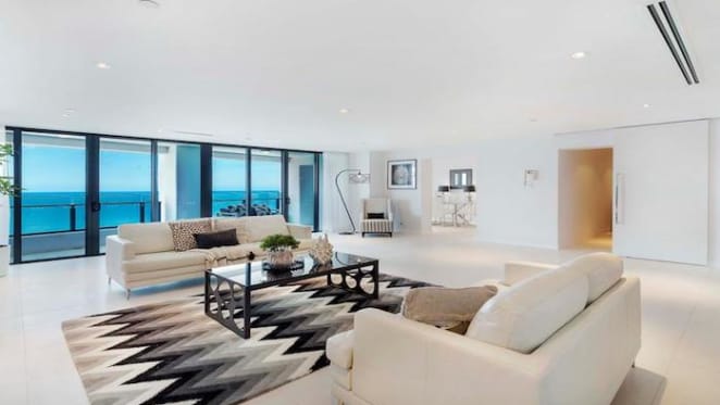 Mortgagee Surfers Paradise beachfront apartment listed for auction