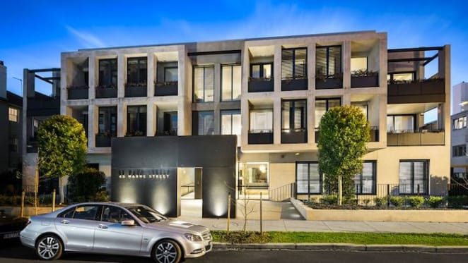 Former bookmaker king Simon Beasley sells South Yarra apartment