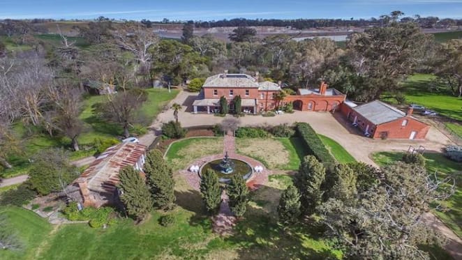 Ravenswood Run remains for sale
