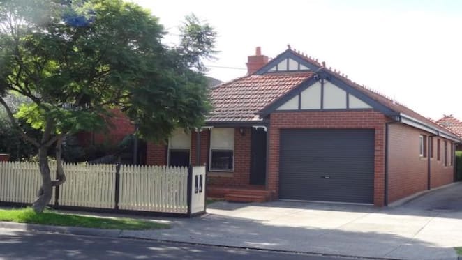 Melbourne rental yields drop while median prices rise