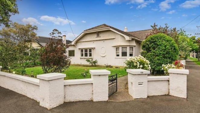 Lenny Hayes' Brighton home sold amid pre-Christmas auction rush