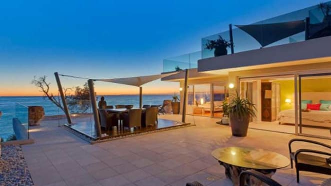 Broadcaster Alan Jones sells Avoca apartment