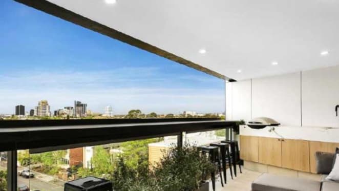 Agents list octagonal South Yarra apartment with different address