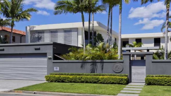 Gold Coast Titans director Darryl Kelly buys on Admiralty Drive