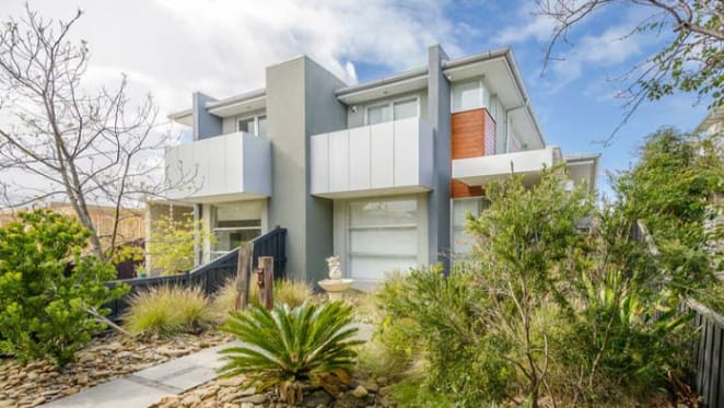 Magpie Jason Cloke sells in Williamstown