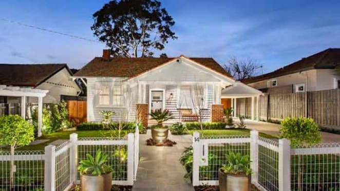 Dea and Darren Jolly sell well in Kew East