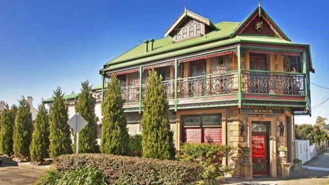 Bondi's Birrell Street Manor sells
