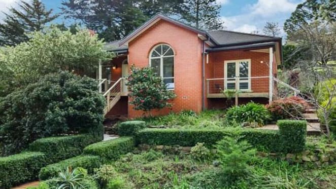 South Australian valley vistas in Crafers West listing