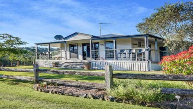 Olympic swimmer Lisa Curry and her Elvis impersonator fiancee buy on Sunshine Coast