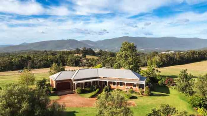 De Bortoli buy Lusatia Park from Shelmerdine family