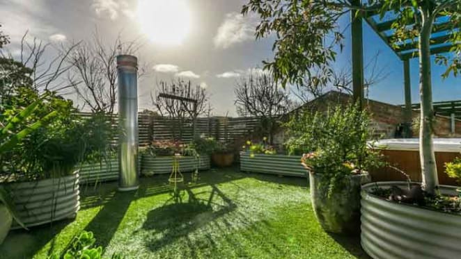 Inner city rooftop garden offering fails to sell