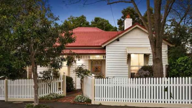 Clearance rate gallops to year high, as auction listings stay stubbornly low