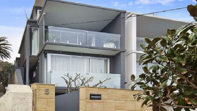 Deborah Hutton finds Tamarama buyer