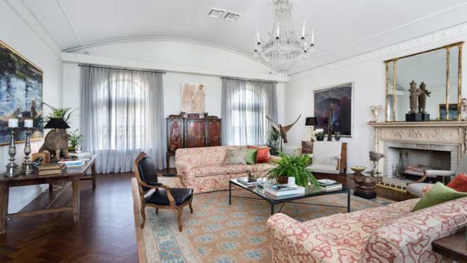 Auction house Mossgreen owes $5.8 million to antique vendors