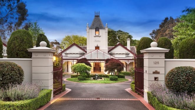 Cumbrae, the Balwyn trophy home, remains listed