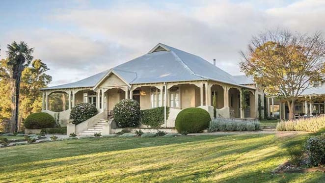 Peter Garrett finally sells Rowe Cottage in Mittagong