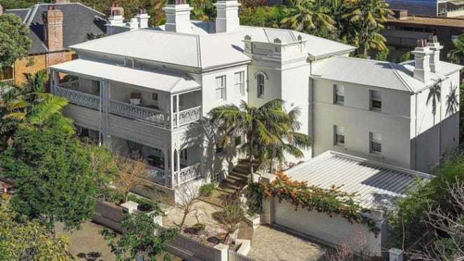 Elizabeth Bay's Oakburn bought by Julian and Lizanne Knights