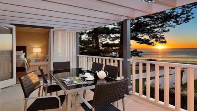 Beachfront Collaroy home returns to market