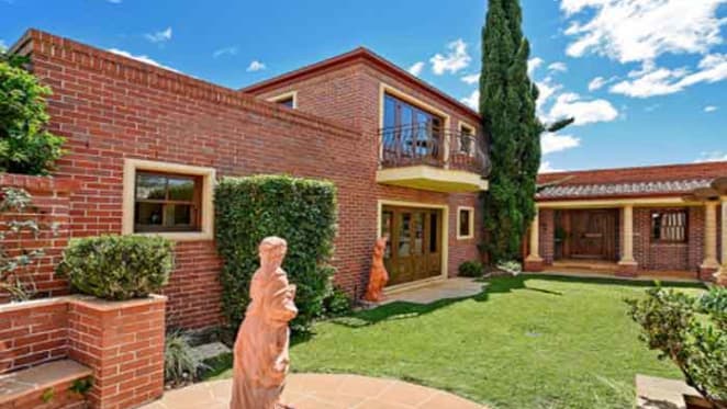 Golf champion Rodger Davis lists Burleigh Heads home