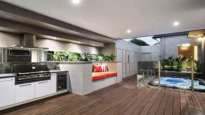 Cricketer Peter Siddle sells in Ormond