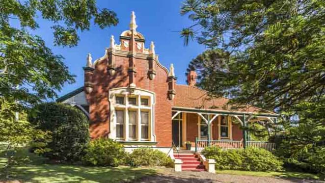 1885 Queen Anne Federation, Braeside listed in Waratah