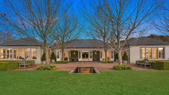 Edward Jewell Tait buys in Rose Bay after Robertson sale