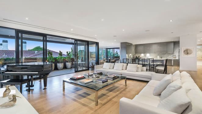 Kevan Gosper lists South Yarra trophy apartment