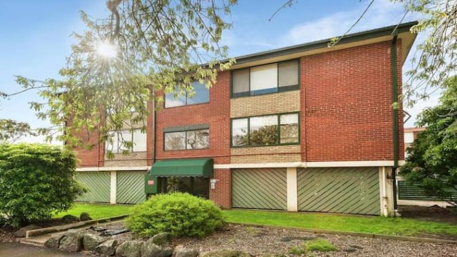 Sydney unit prices declining, Melbourne apartments at peak, Alice Springs units at bottom of market: HTW property clock