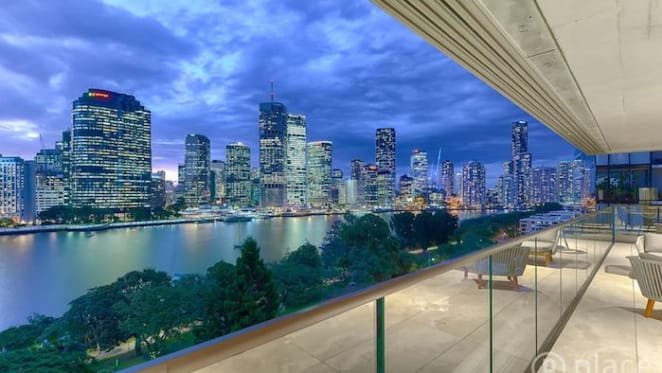 Full floor Kangaroo Point apartment up for auction