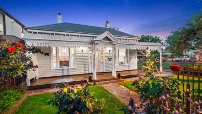 Racing broadcast legend Greg Miles lists in Williamstown