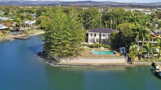 Late show girl Simone Troy's Gold Coast home Rondalay sold to Tasmanian buyers