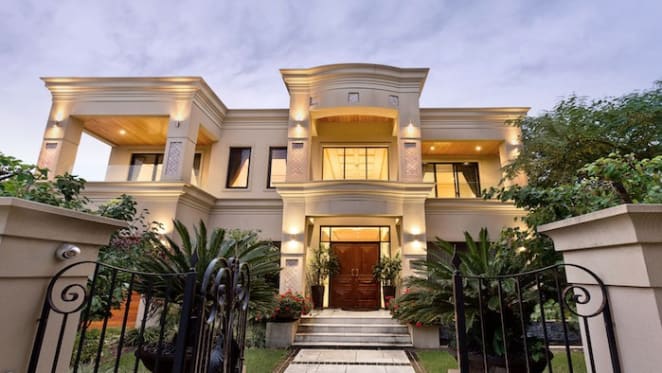 Clive Palmer spends $4.6 million on Applecross trophy home