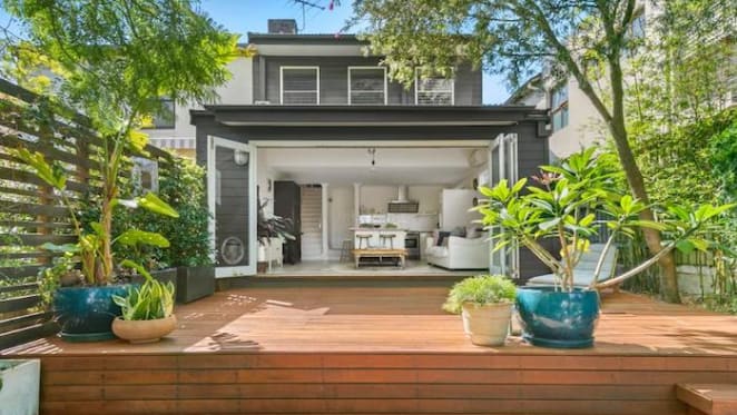 9 star energy North Coogee apartment sold
