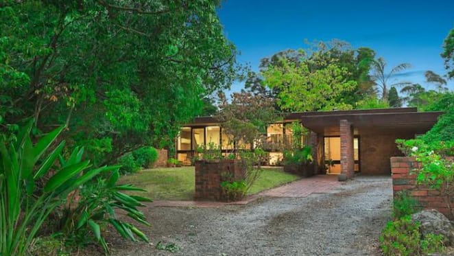 Award winning modernist Eaglemont trophy home listed