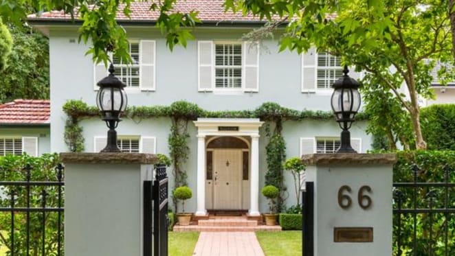 Former chief justice Murray Gleeson buys back into Pymble