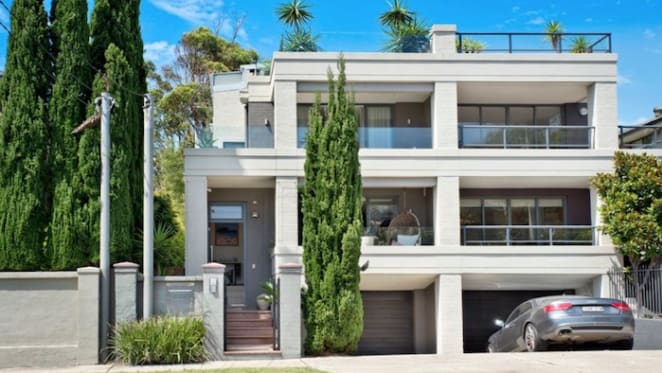 Jennifer Hawkins's former Coogee home pulled form auction
