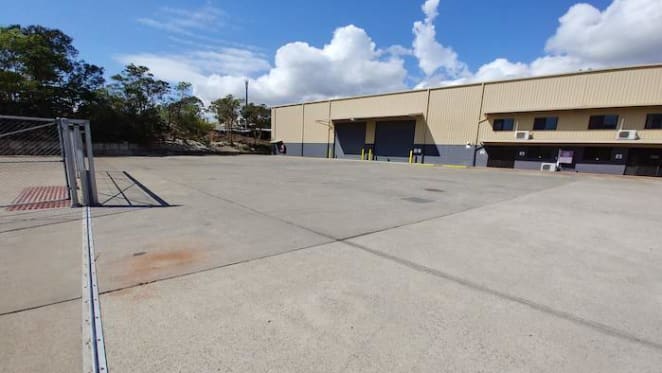 Hemmant, Brisbane commercial sheds leased by 1800 Removals and Super Vape Store