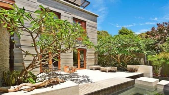 Industrie fashionista Nick Kelly lodges legal claim over harbourfront home in Vaucluse