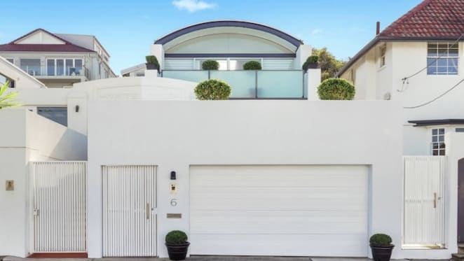 Pre-auction Tamarama sale tops weekend auctions