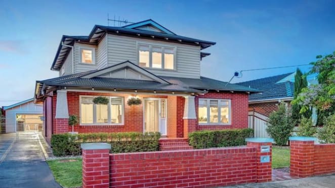 Women's AFL pioneer Debbie Lee lists Pascoe Vale home