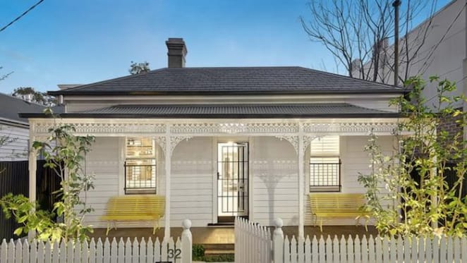 Melbourne hands reins to Canberra as weekend auction success rate weakens in gallop to list