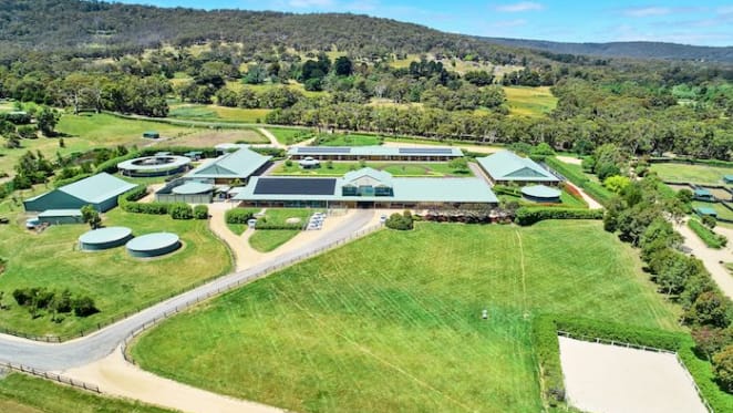 Horse trainer Lloyd Williams relists Macedon Lodge