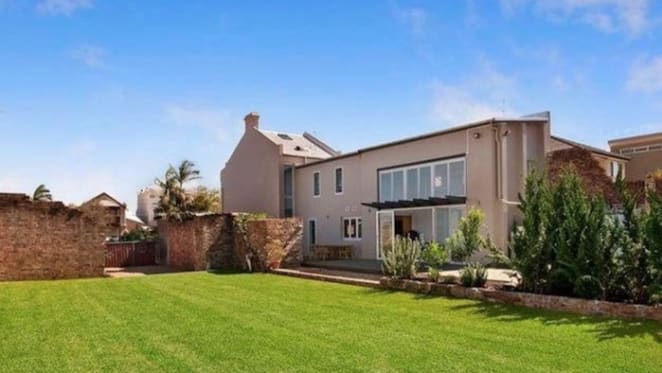 Melbourne Cup winning jockey pledges to spend winning on new house