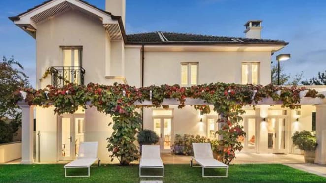 Premier Investments chief executive Mark McInnes buys back into Toorak